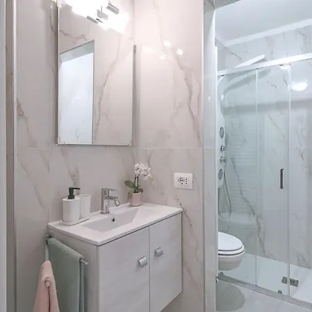 New Private Apt In Como Comfort - Elegant - Comfortable Apartment