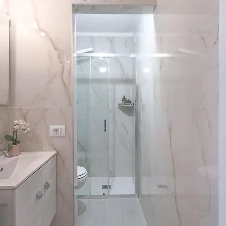 Apartman New Private In Whit A-c Comfort - Elegant - Comfortable *